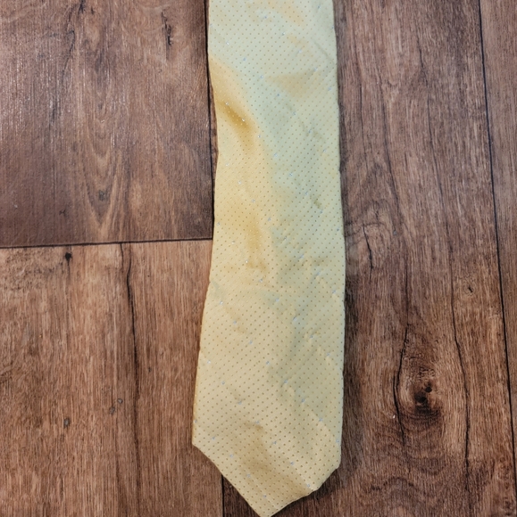 Steve Harvey Yellow with small rhinestones Tie - Picture 1 of 2